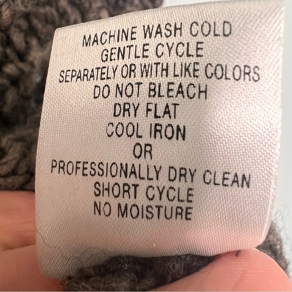 Anthropologie Lineamaglia Short Sleeve Cardigan with Toggle Buttons - Picture 13 of 13